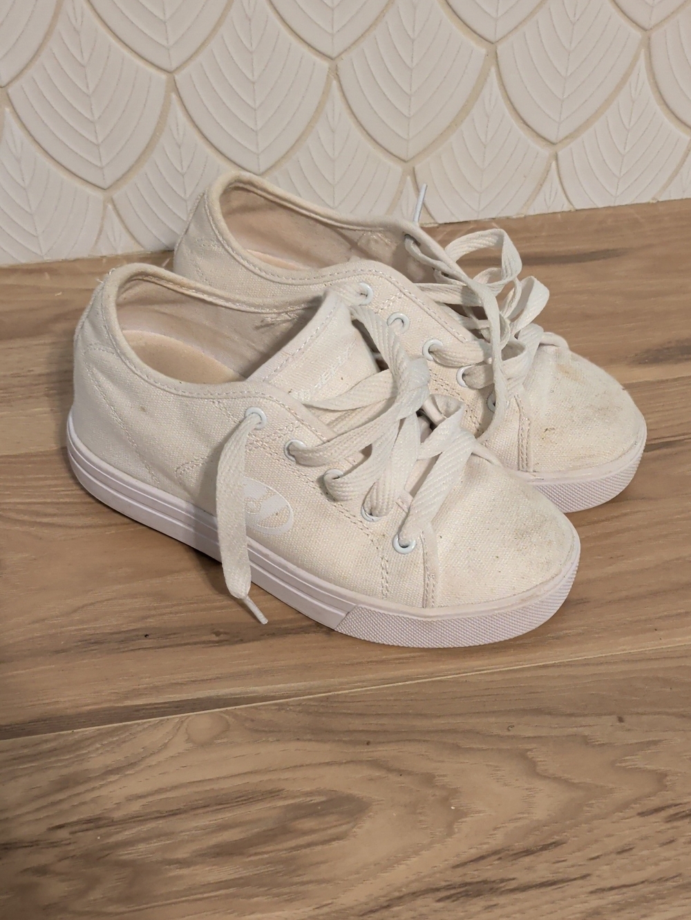 Heelys Kids White Canvas Skate Sneakers